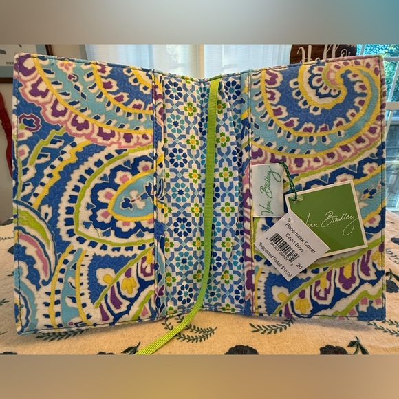 NWT Vera Bradley Paperback Cover in Capri Blue Pattern - Picture 3 of 4